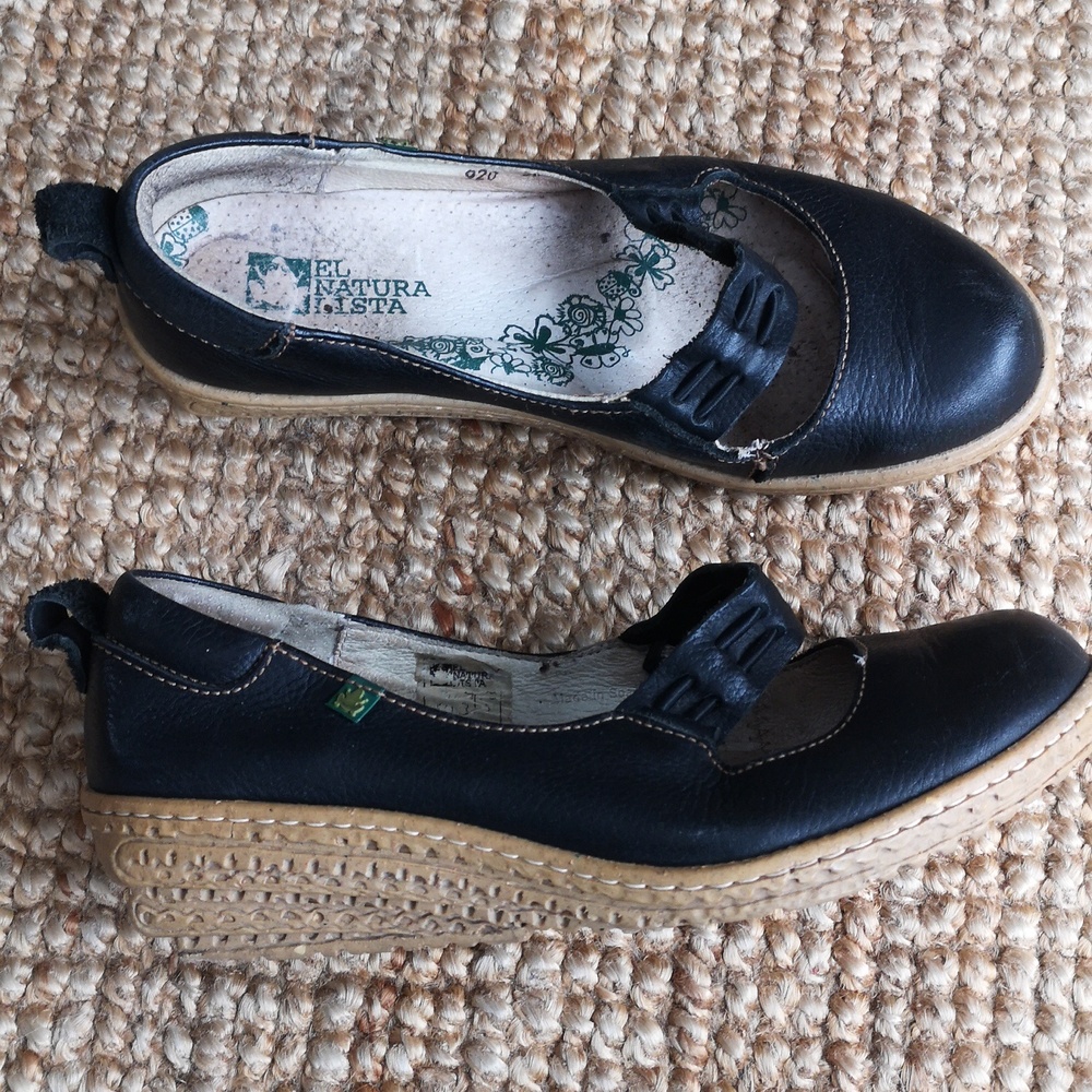 El Naturalista Women's Black Leather Shoes